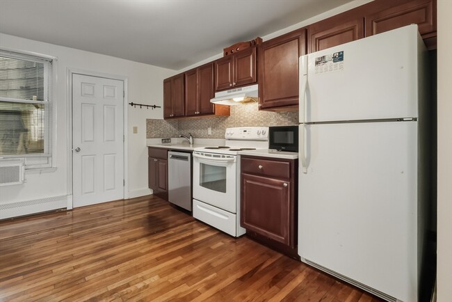 Building Photo - 50 Monmouth St