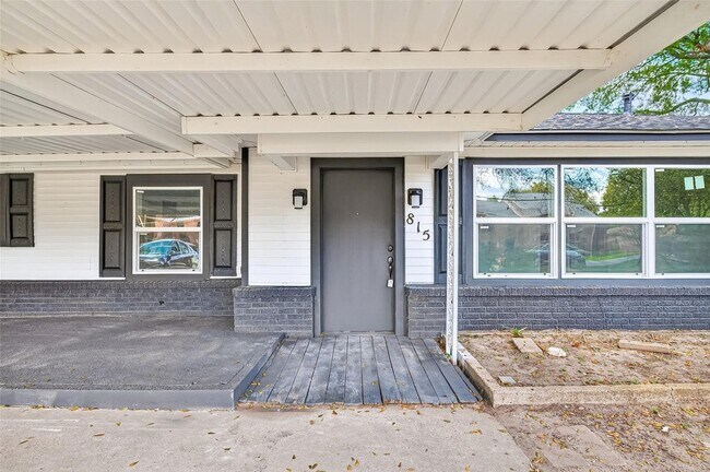 Building Photo - 815 Brooks Ave