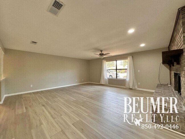 Building Photo - LEEWARD