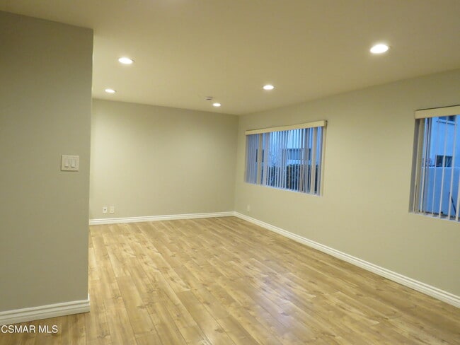 Building Photo - 18547 Collins St