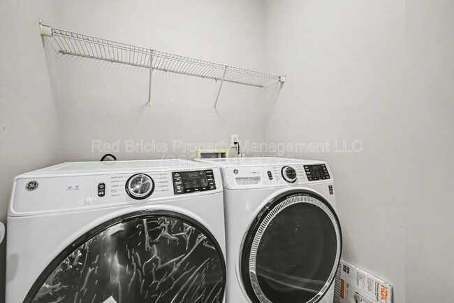 Building Photo - 2119 Baggins Ln