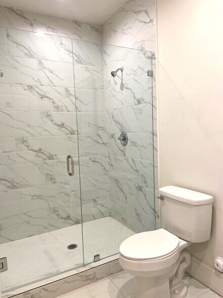 Building Photo - 529 10th Ave S