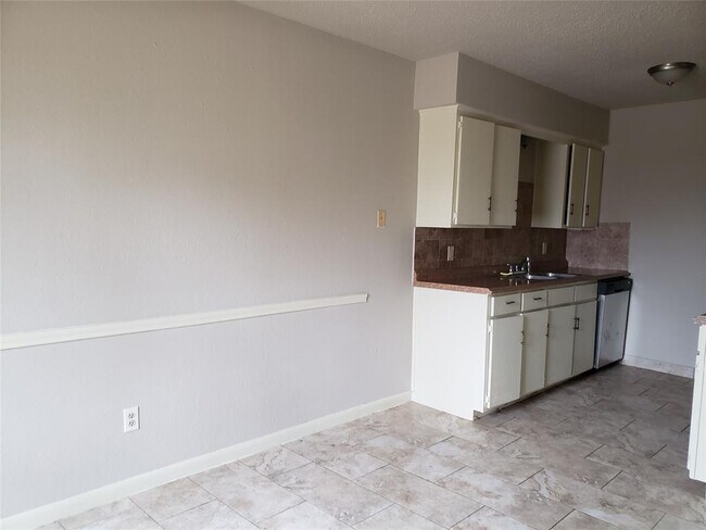 Building Photo - 1410 N O'Connor Rd