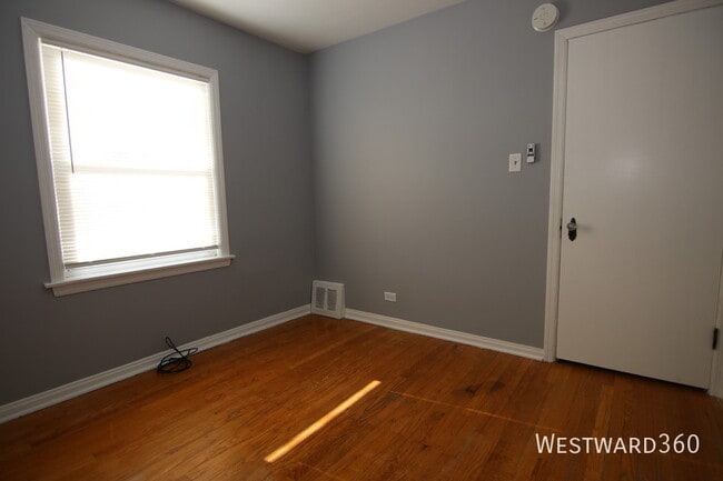 Building Photo - 14301 S Edbrooke Ave