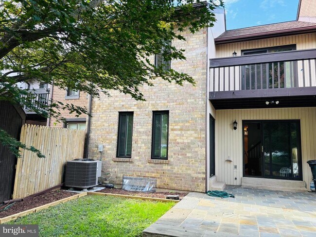 Building Photo - 9507 Briar Glenn Way