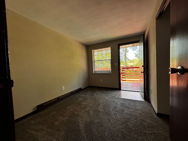 Building Photo - Peaceful West Milton Apartment Living – Sc...