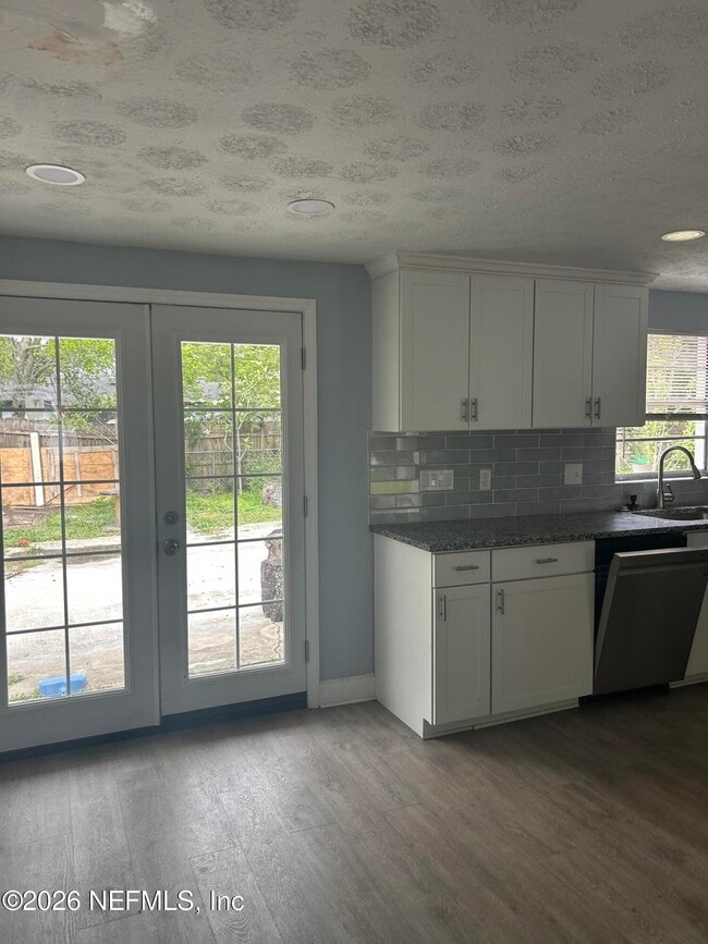 Building Photo - 2834 Goldenrod Cir E
