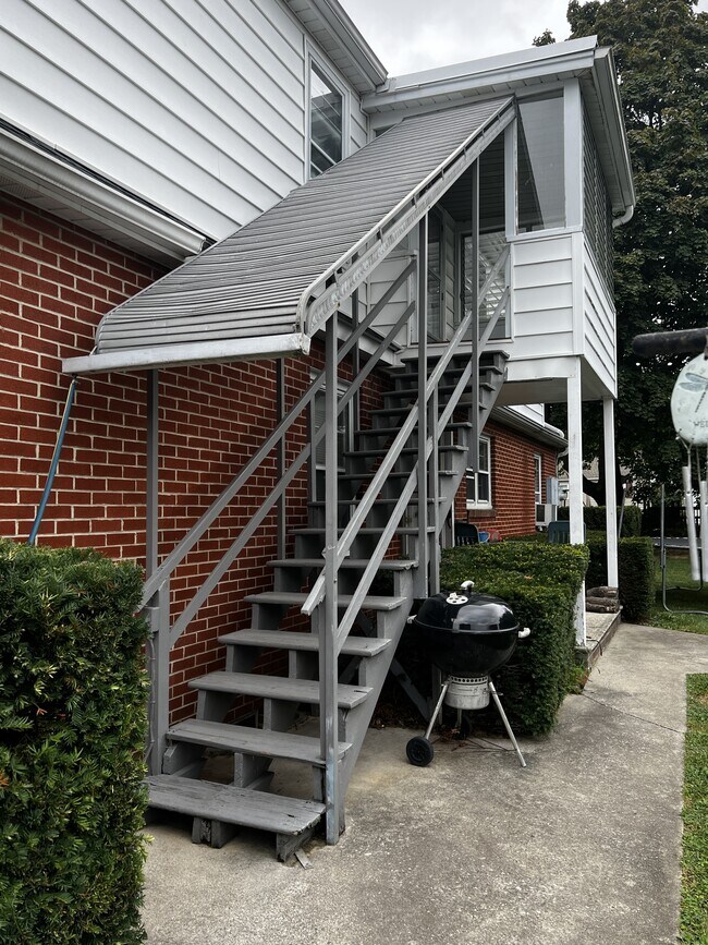 Building Photo - 216 Holland Rd