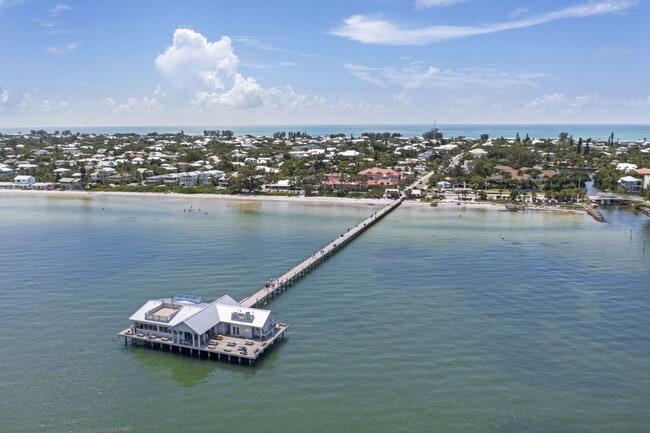 Building Photo - Monthly  FUN Furnished Bradenton, FL Rental VACA or Short term