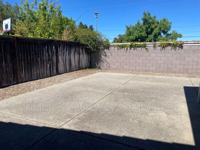 Building Photo - 10408 Siltstone Way