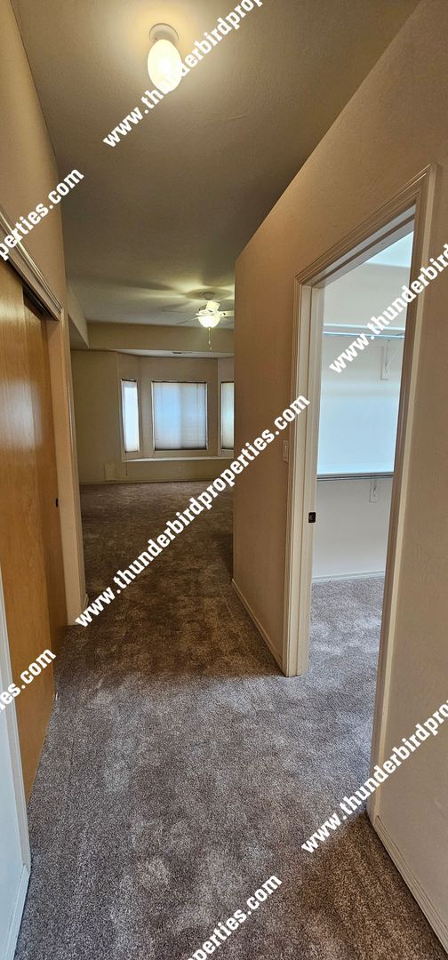 Building Photo - Beautiful NE Heights location