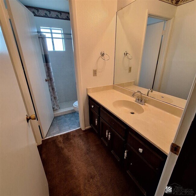 Building Photo - 2106 S 17th Ave