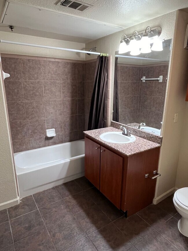 Building Photo - NICE CONDO IN ANTELOPE!!