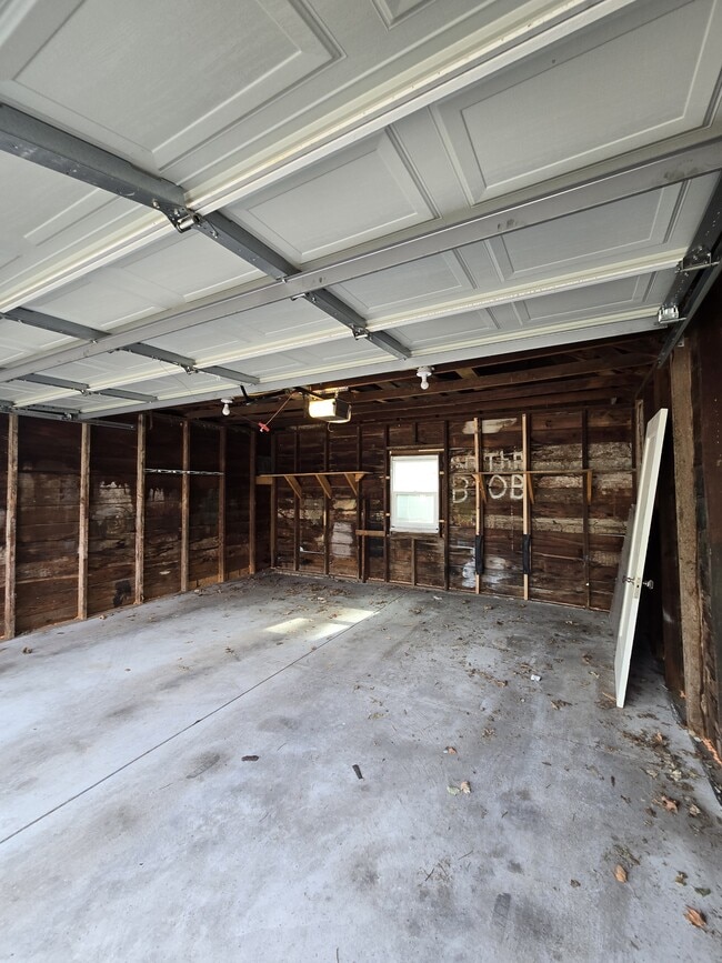 Building Photo - 1321 W Univ Ave