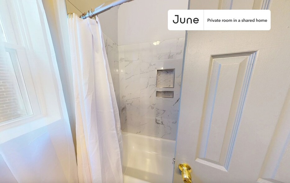 Building Photo - Room in Shared 4 bed/2 bath home in Columbia Heights
