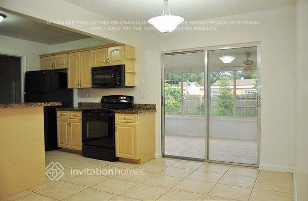 Building Photo - 7714 SW 6th Ct