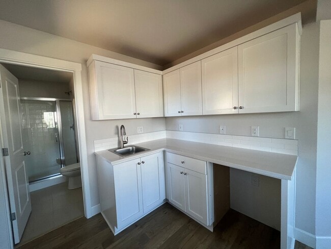 Building Photo - Beautiful 4 Bedroom 3.5 BA Home! Mother in Law Suite, Attached Garage & Top floor Bonus Room!