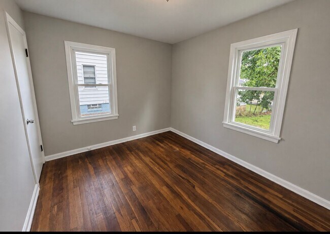 Building Photo - 778 E Archwood Ave