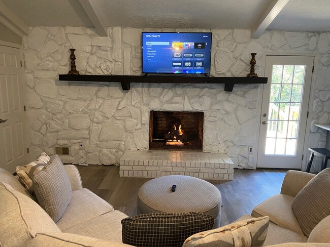 Building Photo - 305 Red Bird Way