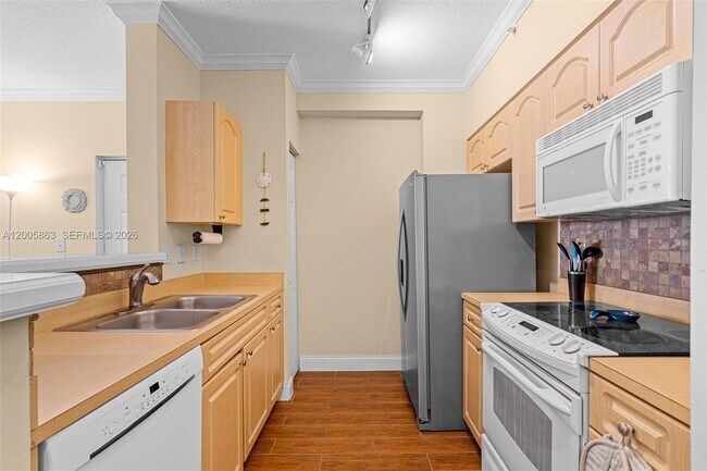 Building Photo - 6841 SW 44th St