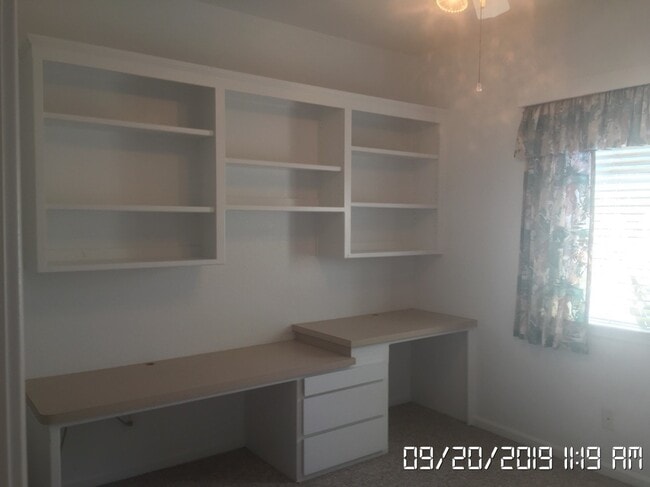 Building Photo - 355