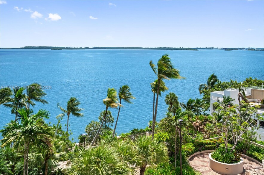 Building Photo - 520 Brickell Key Dr