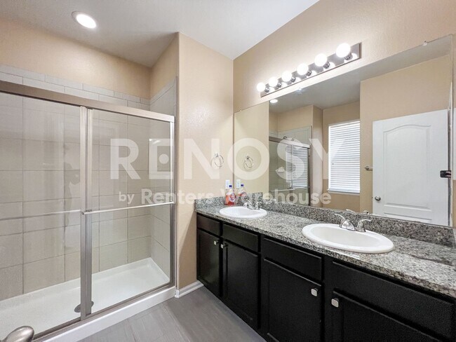 Building Photo - 25104 E Pinewood Pl