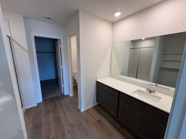 Building Photo - 1221 Acacia Dr