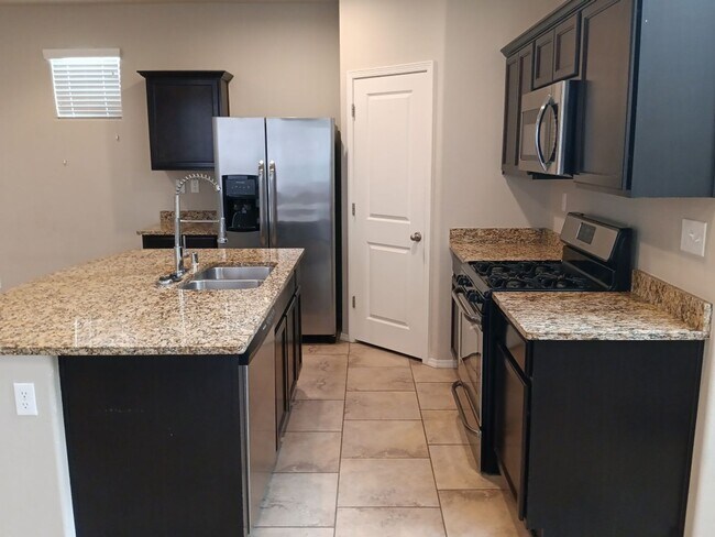 Building Photo - Stunning Home! Showings available Today!