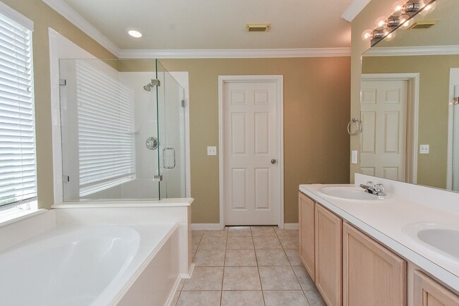 Building Photo - 11911 Brantley Haven Dr