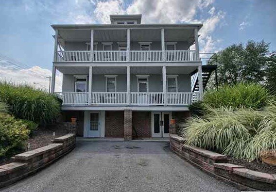 Building Photo - 239 S 17th St