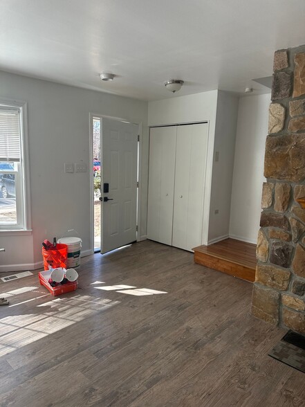 Building Photo - 6913 Woodstream Ln