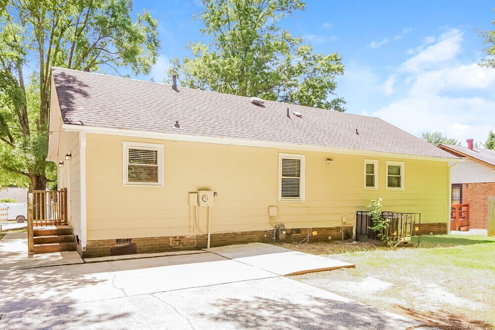 Building Photo - 6725 Barrington Dr