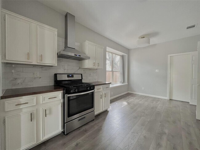 Building Photo - 11917 Meadowfire Dr