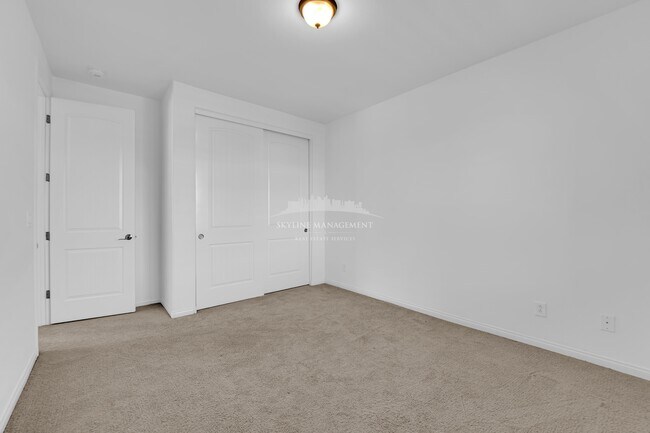Building Photo - 8445 Cambrils Ave
