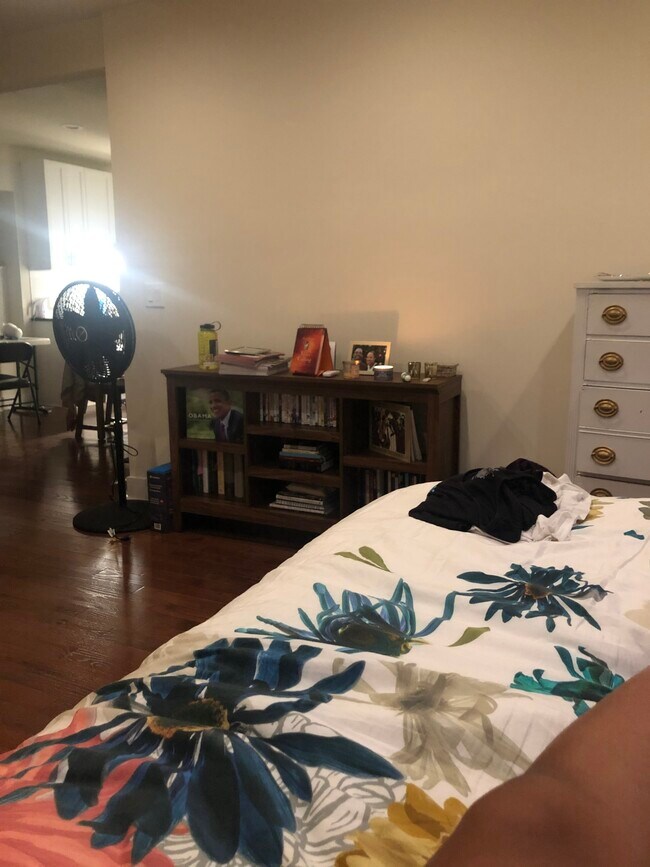 Building Photo - 4424-4432 N Wolcott Ave