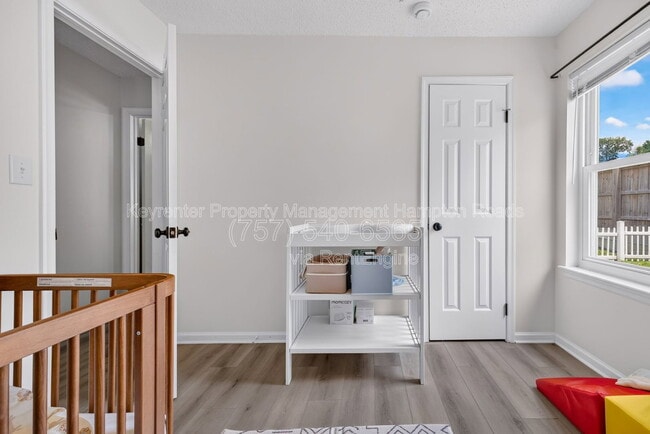 Building Photo - 1700 Star Lake Dr