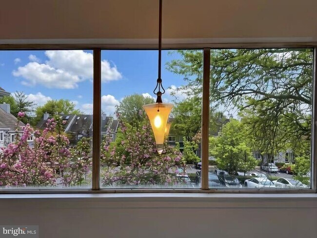 Building Photo - 828 Chanticleer