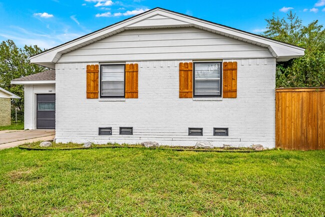 Building Photo - 140 SW 69th St