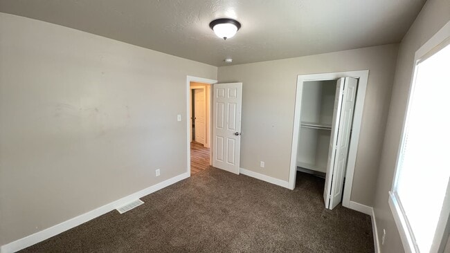 Building Photo - 4 Bed / 2.5 Bath Home in Kearns