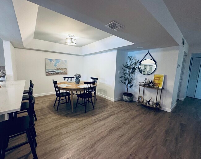 Building Photo - 12260 Sag Harbor Ct