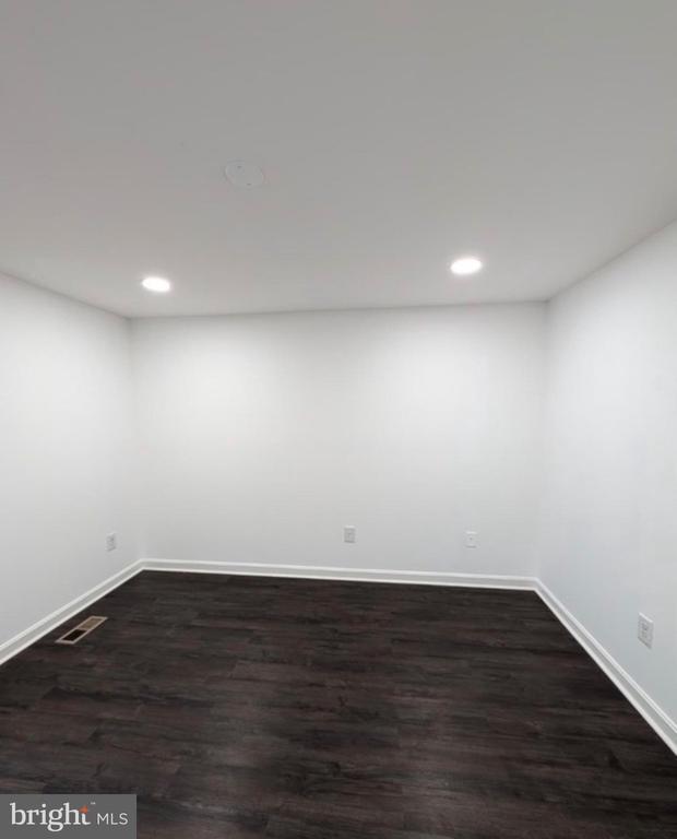 Building Photo - 1358 Raleigh Dr