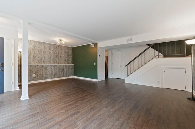 Building Photo - 2116 Hobbs Rd