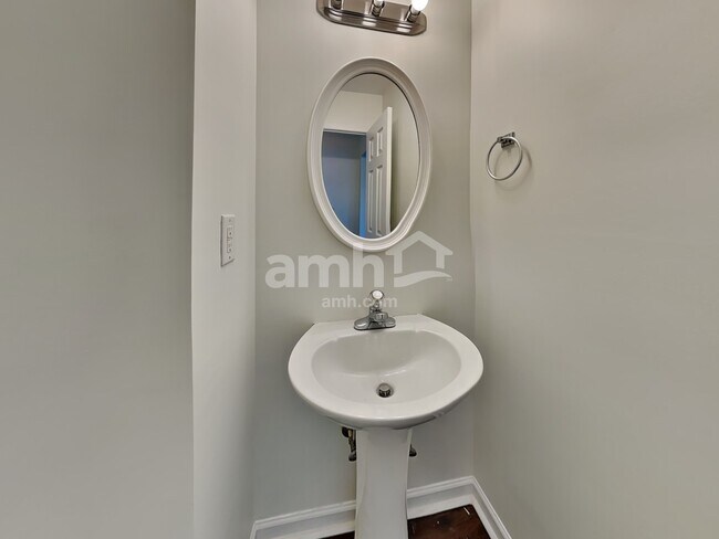 Building Photo - 5 Natalie Ct