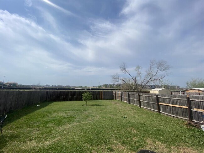 Building Photo - 12840 St Mary Dr