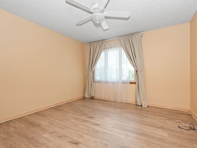 Building Photo - 16203 Fox Ct