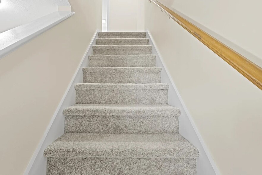 Stairs - 162 Beach St