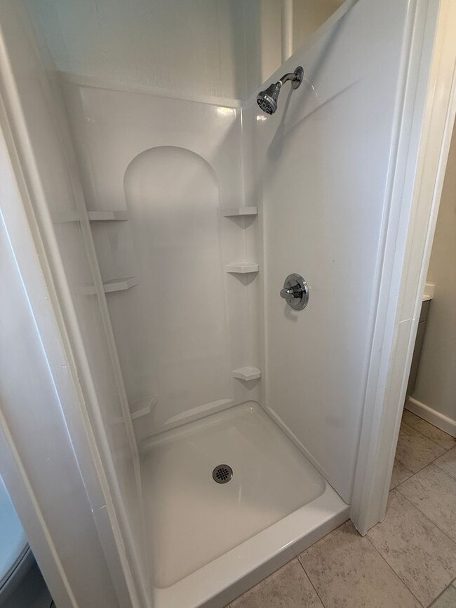 Building Photo - 5BR/1.5BA Home a short distance from Hilo!