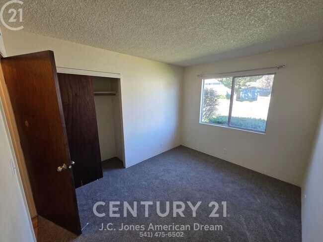 Building Photo - DR150.01