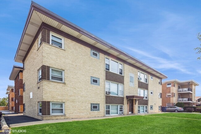 Building Photo - 9791 Ivanhoe Ave